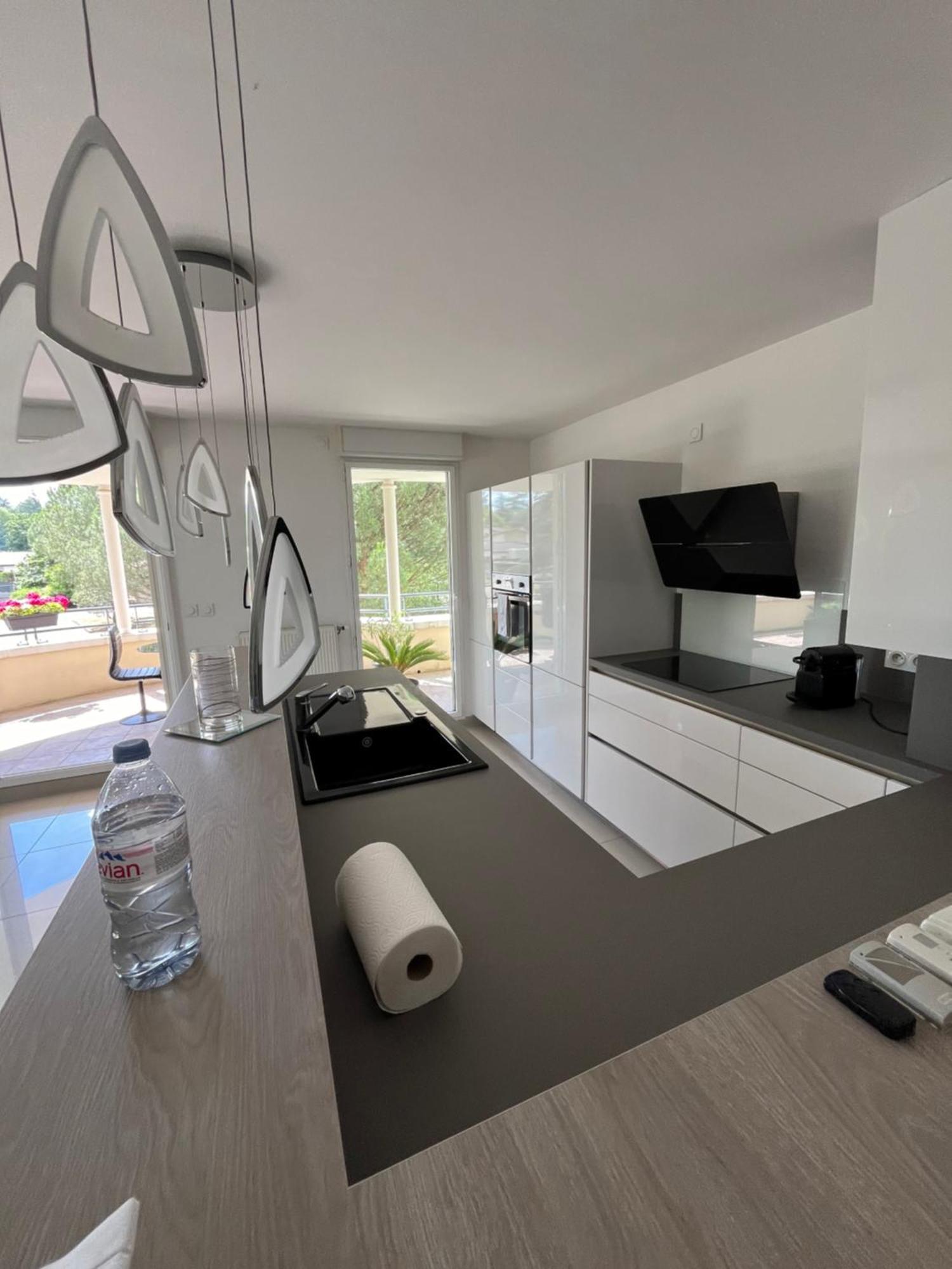 Appartement Entierement Equipe Charbonnières-les-Bains Exterior foto